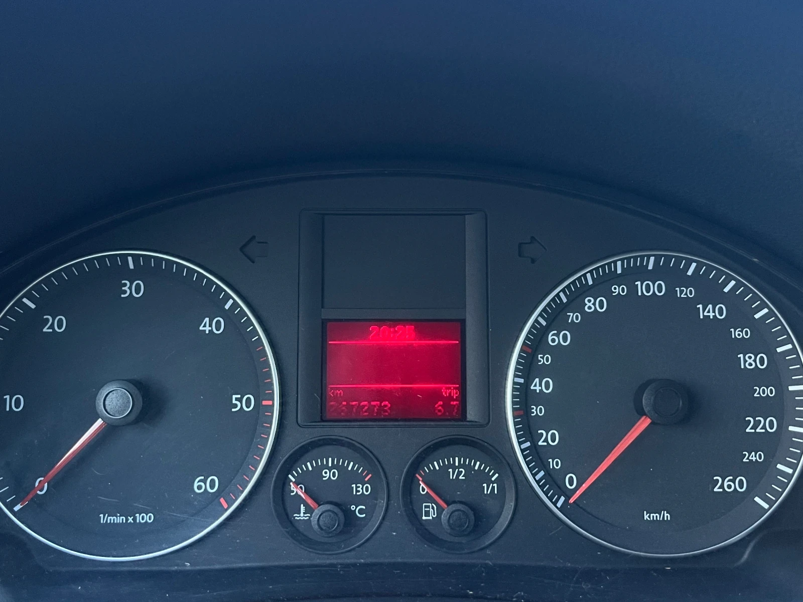 VW Golf 1.9TDI Edition, снимка 10 - Автомобили и джипове - 55343849