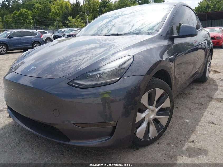 Tesla Model Y DUAL* MOTOR* AWD* LONG* RANGE* 