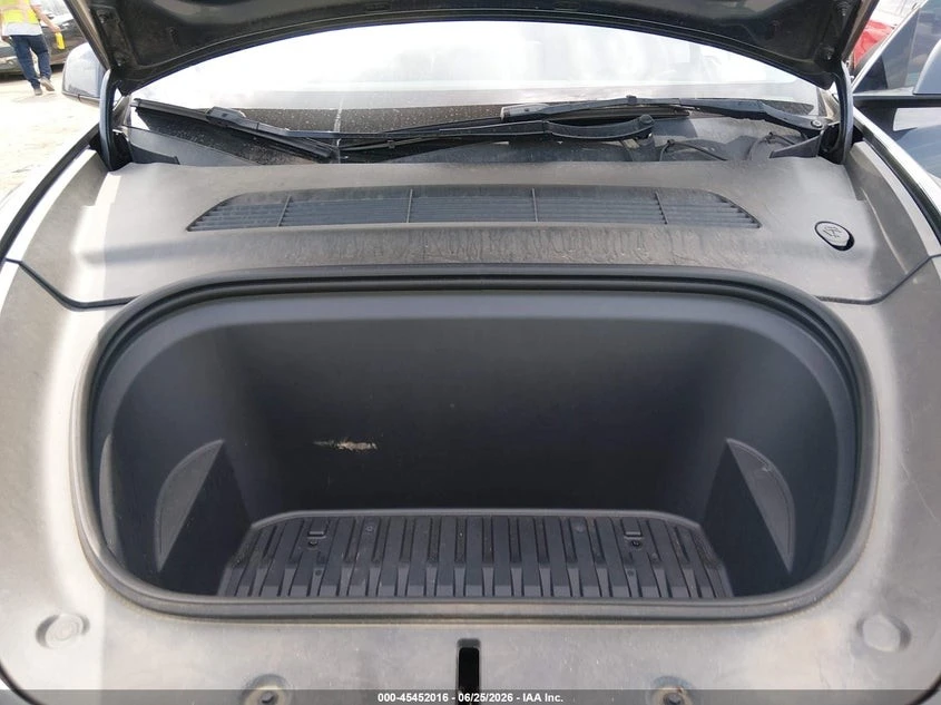 Tesla Model Y DUAL* MOTOR* AWD* LONG* RANGE* , снимка 14 - Автомобили и джипове - 55588704