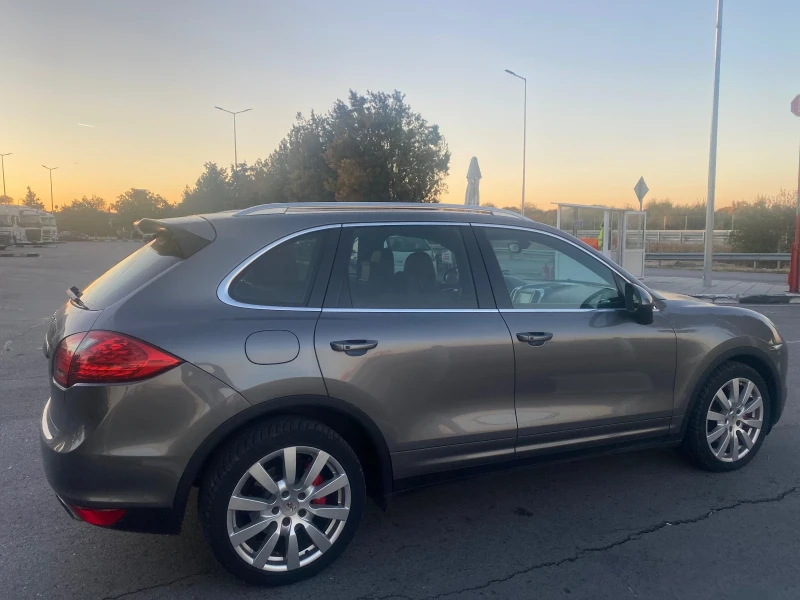 Porsche Cayenne 3.0 D, снимка 7 - Автомобили и джипове - 47680960