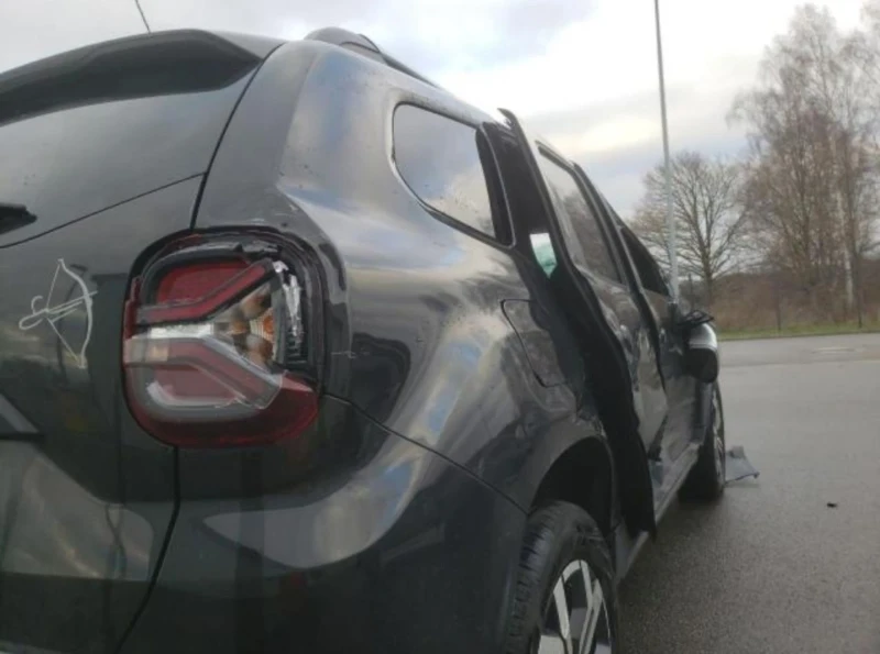 Dacia Duster 1.3i, снимка 4 - Автомобили и джипове - 48601490