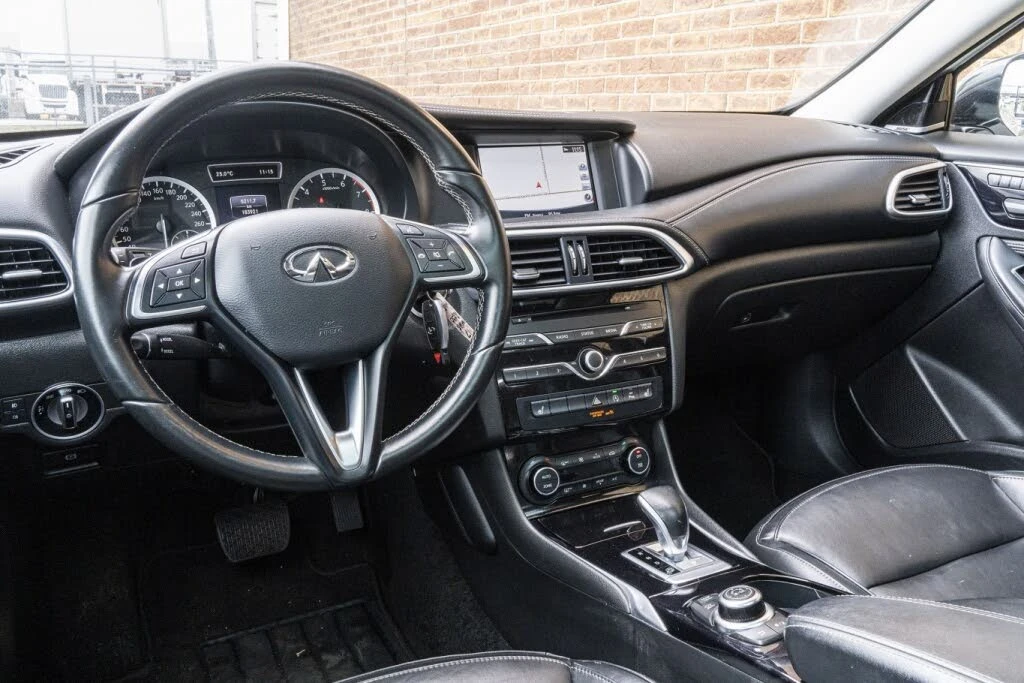 Infiniti QX30 Панорама* Памет*  - изображение 7