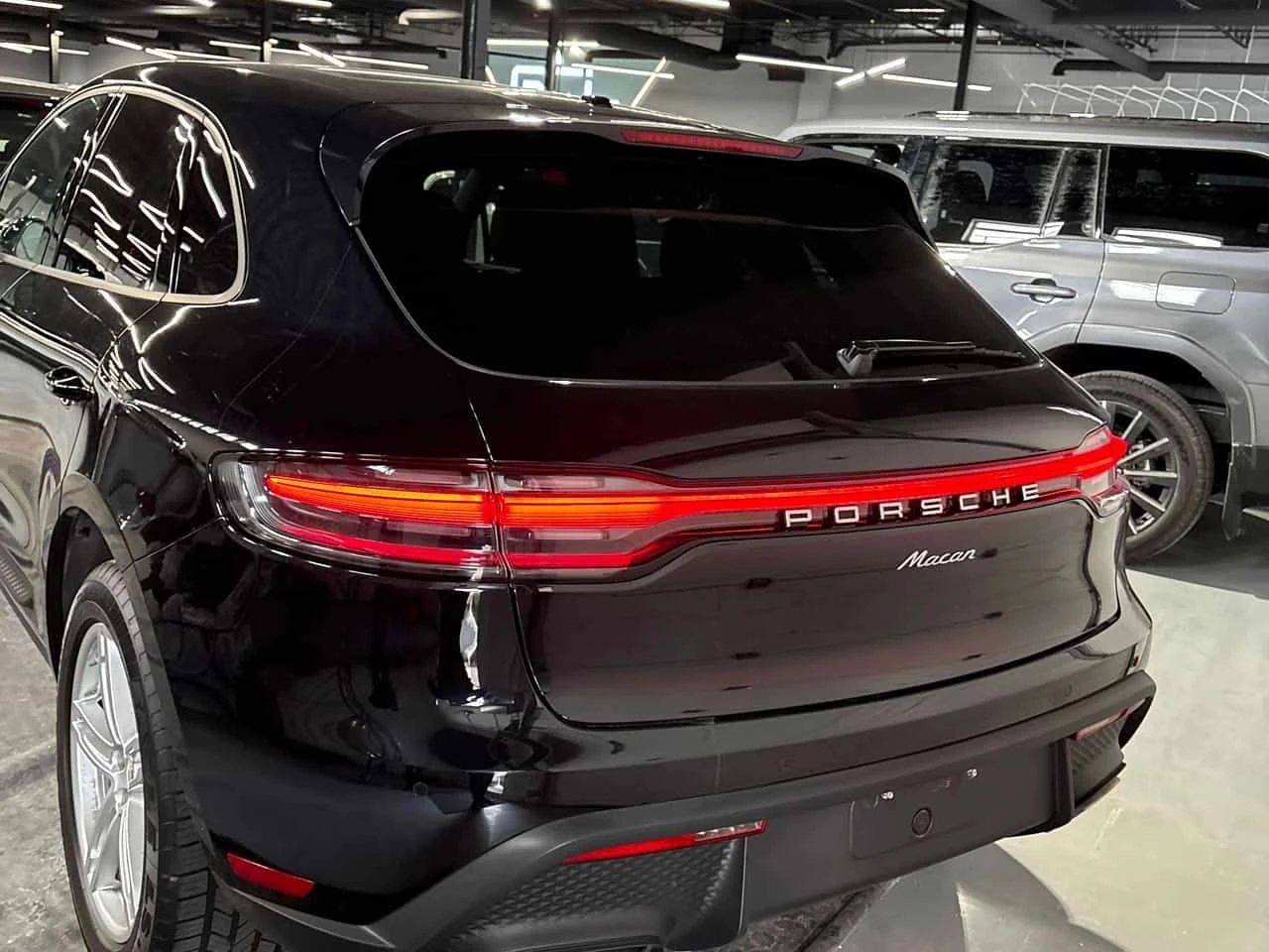 Porsche Macan * AWD * CARFAX * BOSE * ОБДУХВАНЕ * КЛИП НА МОТОРА, снимка 4 - Автомобили и джипове - 54044207