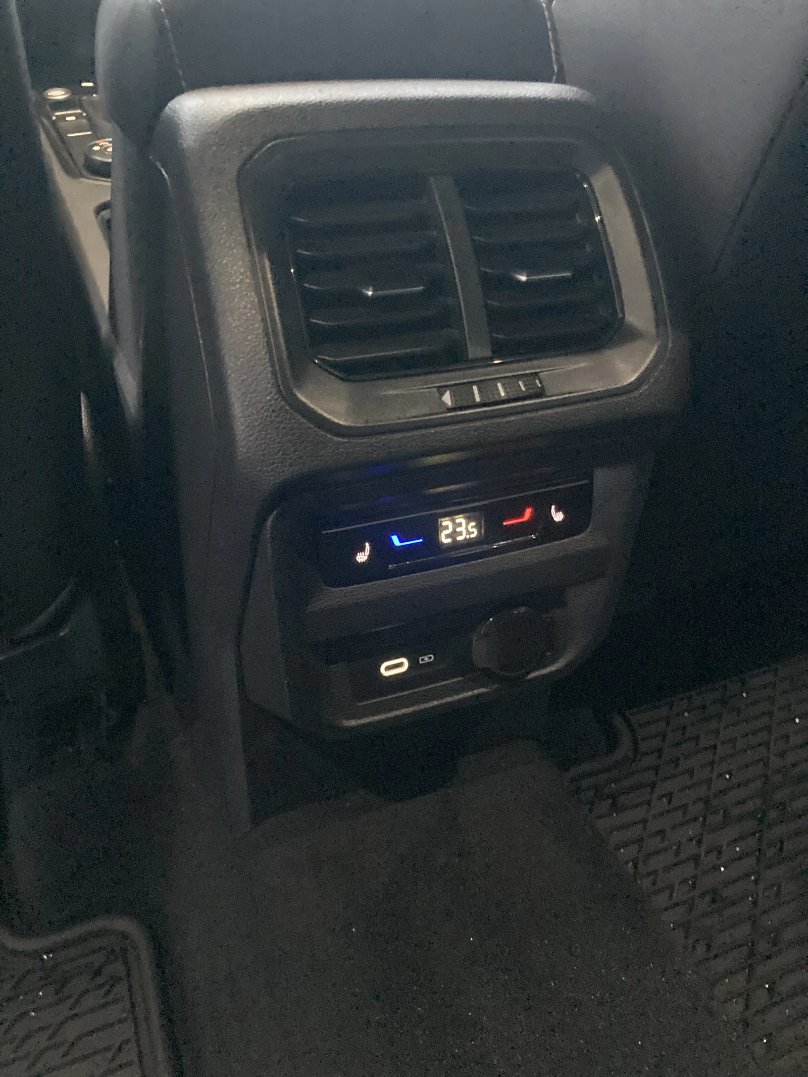 VW Tiguan R-line, снимка 15 - Автомобили и джипове - 54362116