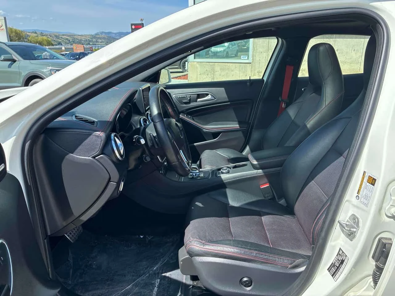 Mercedes-Benz GLA 45 AMG 4MATIC * ГЛАВНО ПРЕДСТАВИТЕЛСТВО НА KIA* , снимка 7 - Автомобили и джипове - 54703237