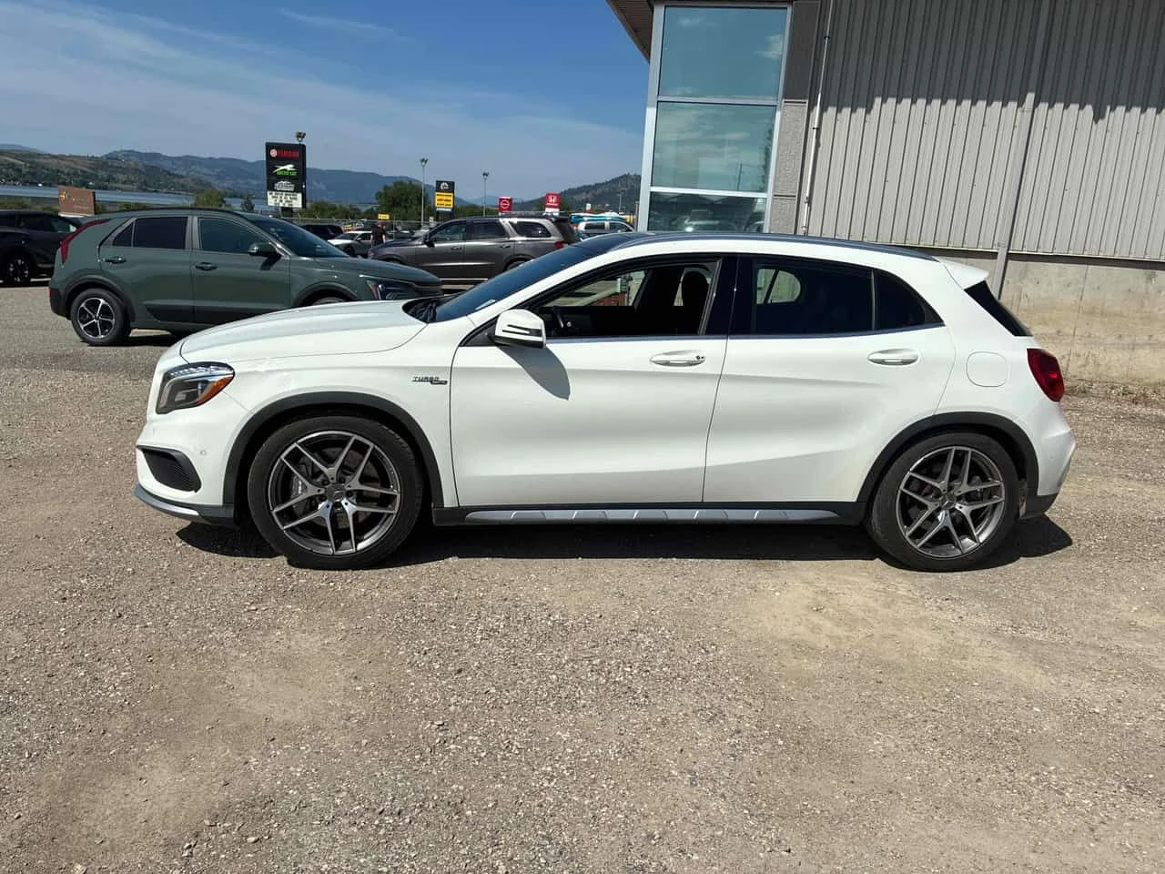 Mercedes-Benz GLA 45 AMG 4MATIC * ГЛАВНО ПРЕДСТАВИТЕЛСТВО НА KIA* , снимка 3 - Автомобили и джипове - 54703237