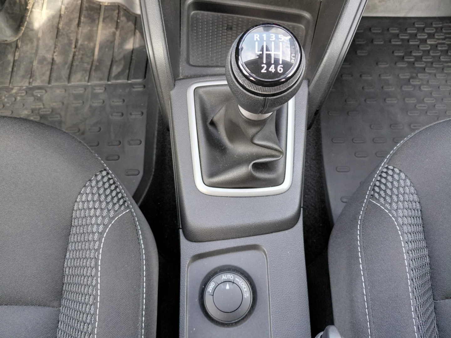 Dacia Duster 1.5blueDCi/115k.c./4x4, снимка 16 - Автомобили и джипове - 55134829