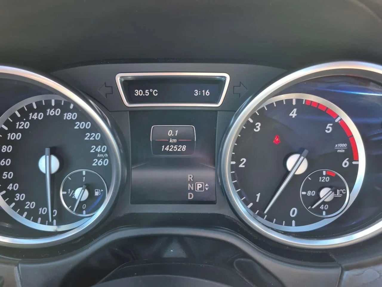 Mercedes-Benz ML 350 D * AIRMATIC * 360 * CARFAX * , снимка 8 - Автомобили и джипове - 56194448