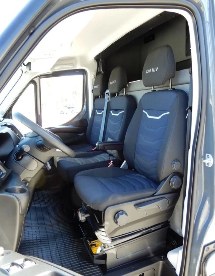 Iveco Daily 35S18 142000 km, снимка 7 - Бусове и автобуси - 55426742