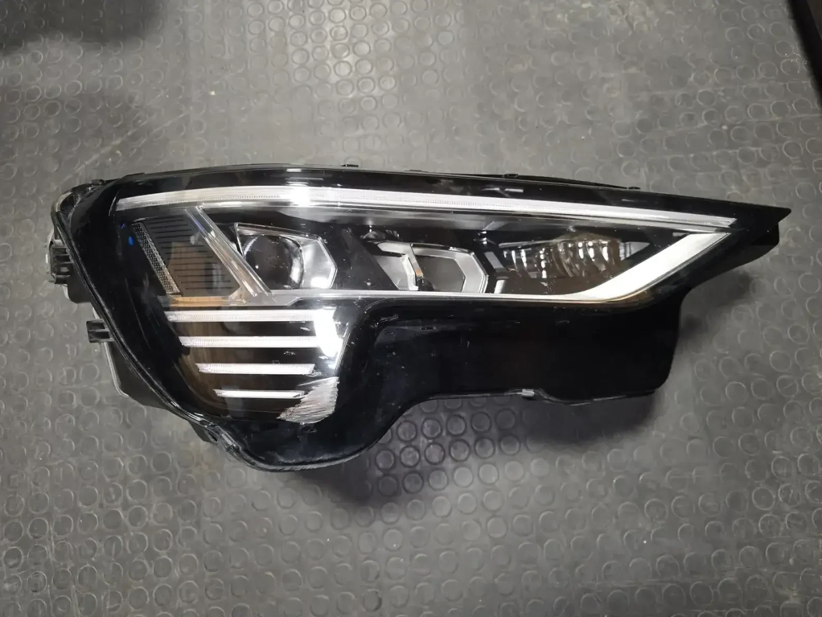     Audi E-Tron  !   | Mobile.bg   1