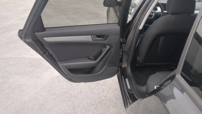 Audi A4, снимка 6 - Автомобили и джипове - 52295974