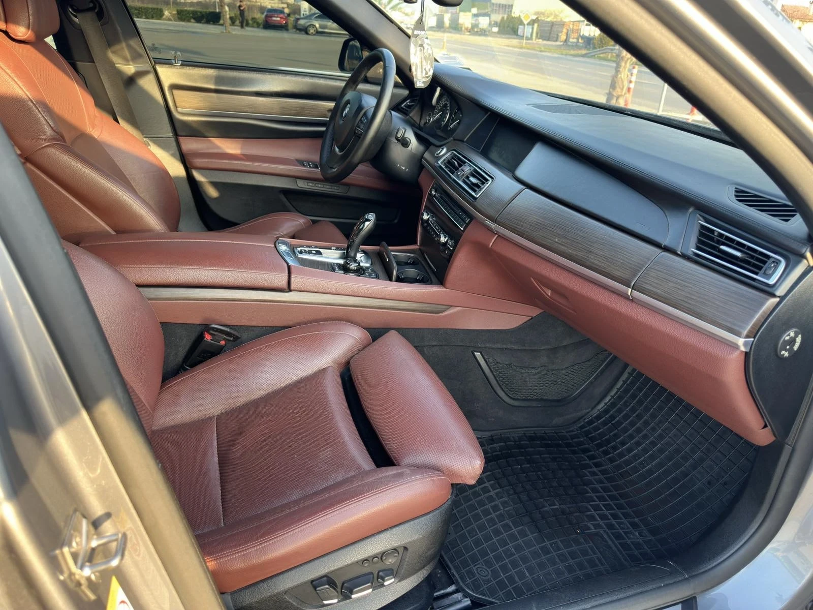 BMW 740 D/XDRIVE/DISTRONIC/BLIND SPOT/SOFT CLOSE/LIZING, снимка 9 - Автомобили и джипове - 53712427