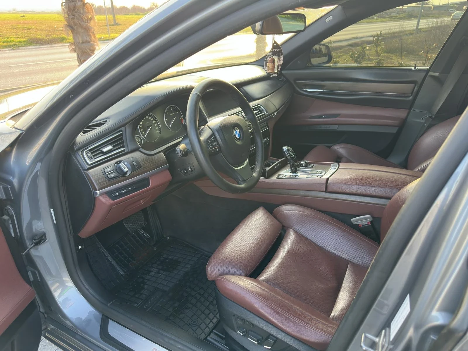 BMW 740 D/XDRIVE/DISTRONIC/BLIND SPOT/SOFT CLOSE/LIZING, снимка 7 - Автомобили и джипове - 53712427