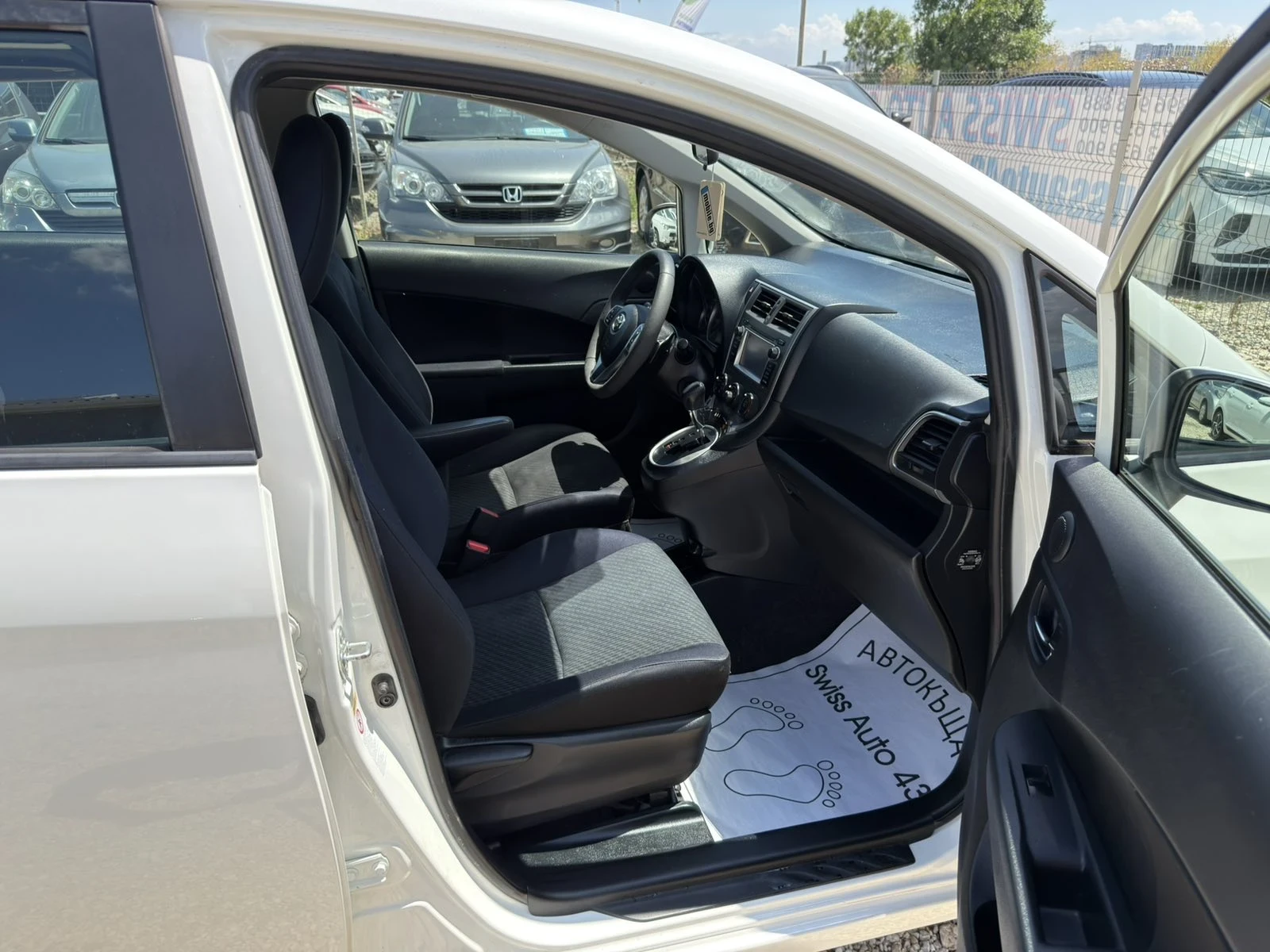 Toyota Verso S 1.3i Automat, снимка 13 - Автомобили и джипове - 55071262