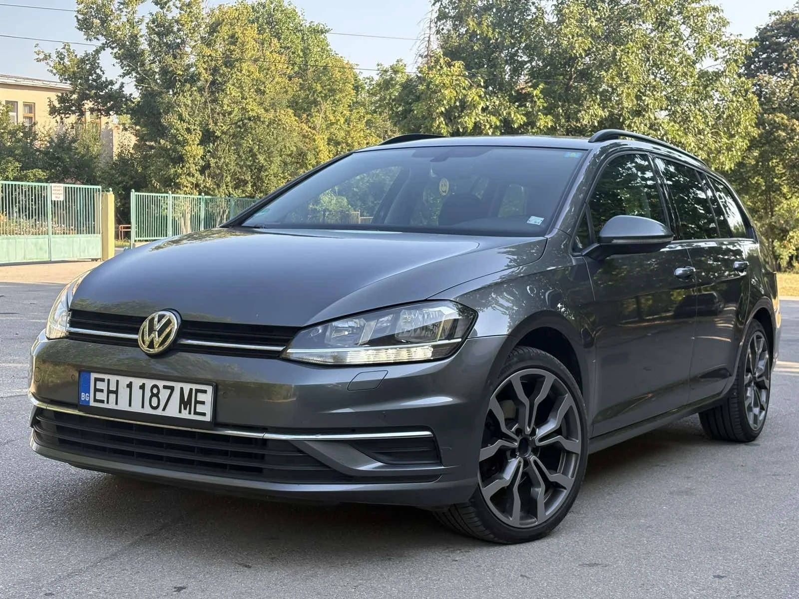 VW Golf 131000Km/ Дигитал/АСС/Line assist/Sport/DSG/NAVI, снимка 2 - Автомобили и джипове - 55547007