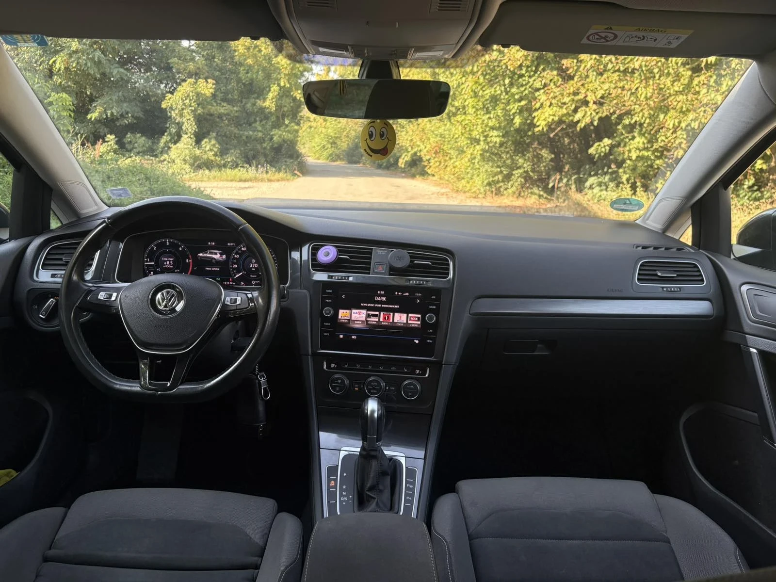 VW Golf 131000Km/ Дигитал/АСС/Line assist/Sport/DSG/NAVI, снимка 8 - Автомобили и джипове - 55547007