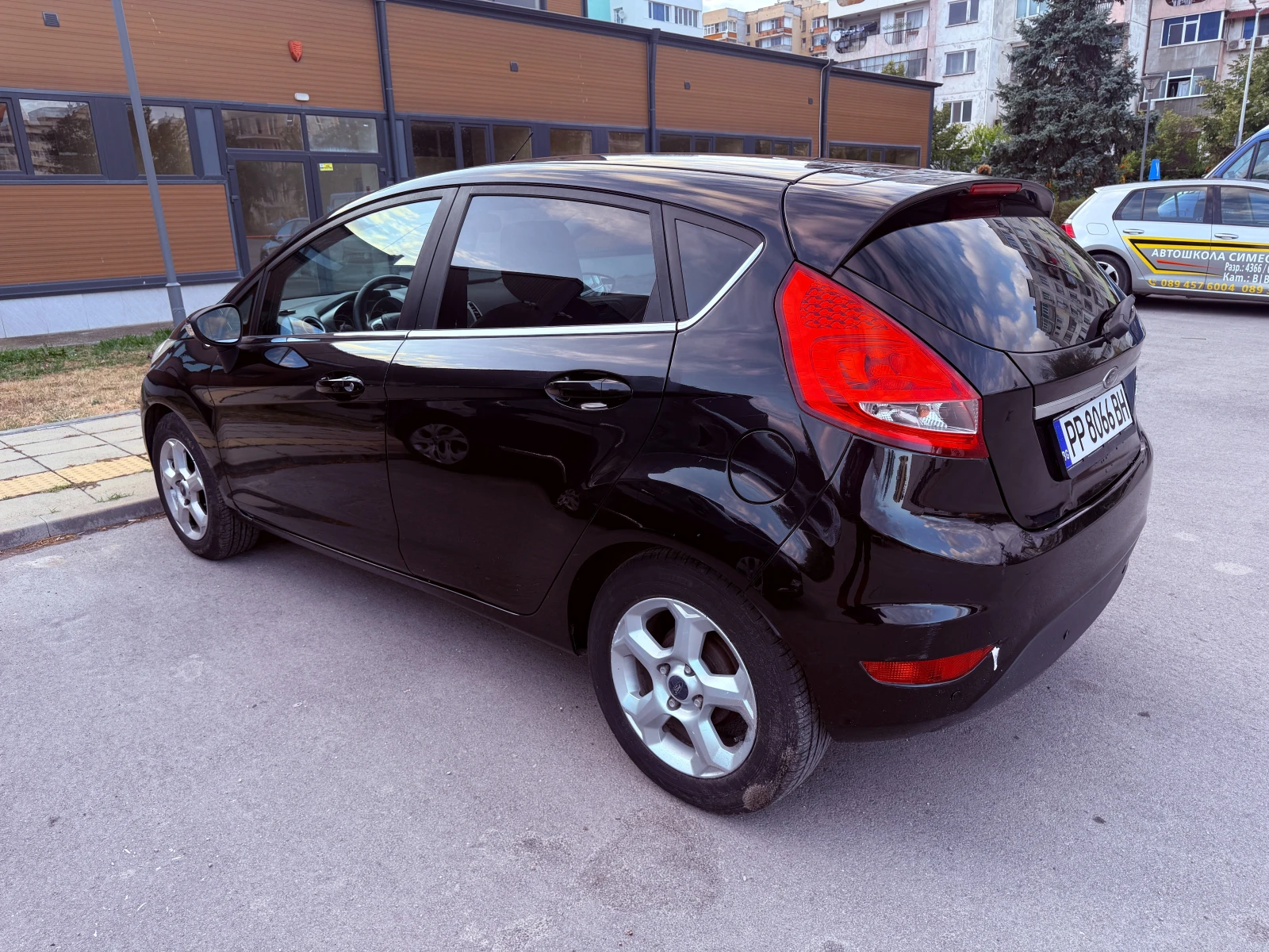 Ford Fiesta LPG, снимка 4 - Автомобили и джипове - 56098542