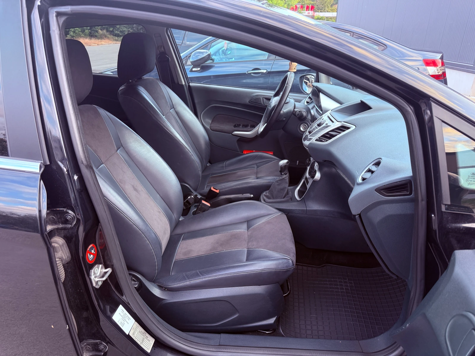 Ford Fiesta LPG, снимка 10 - Автомобили и джипове - 56098542