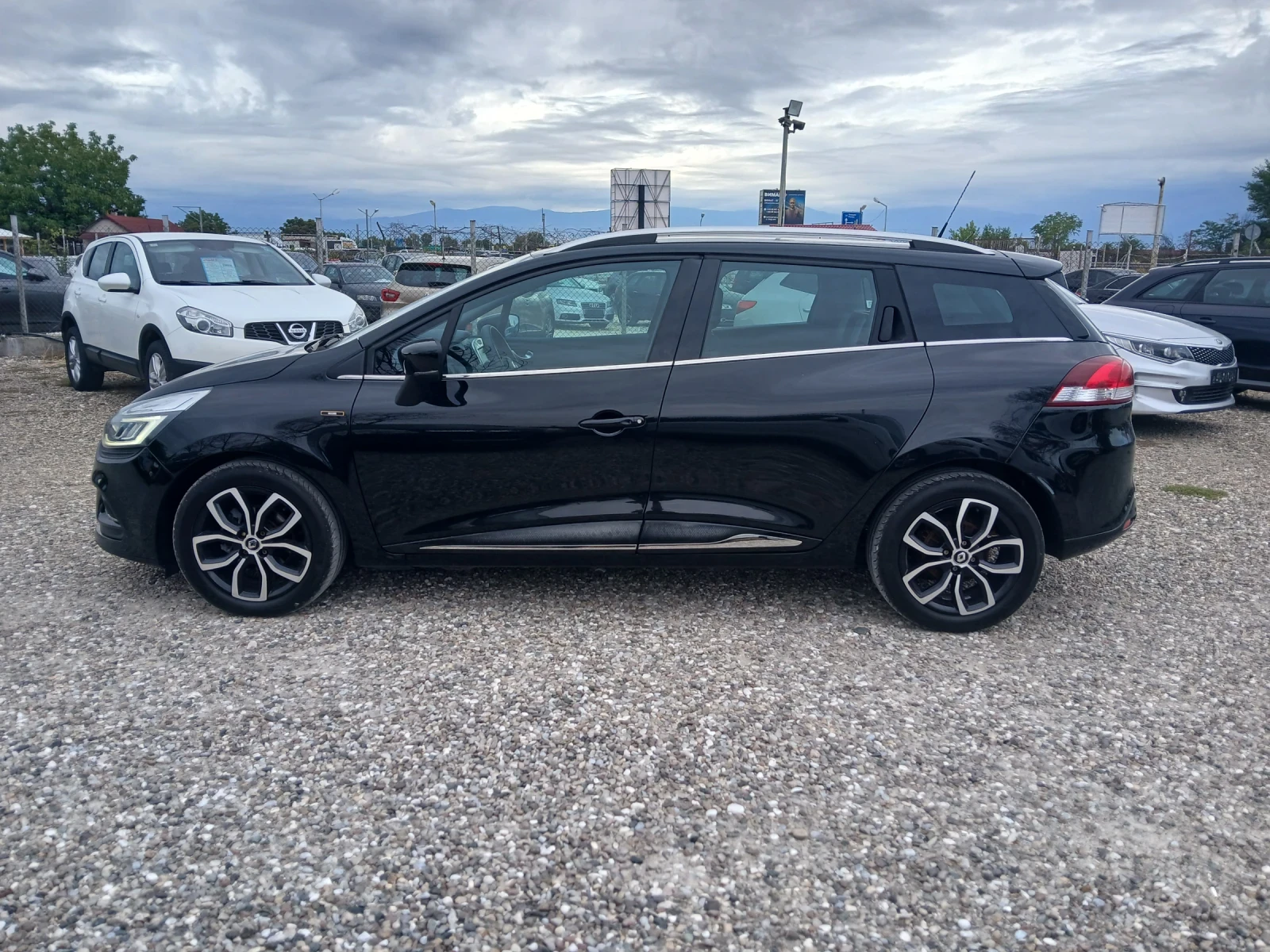 Renault Clio 1.5dci FULL, снимка 2 - Автомобили и джипове - 56215805