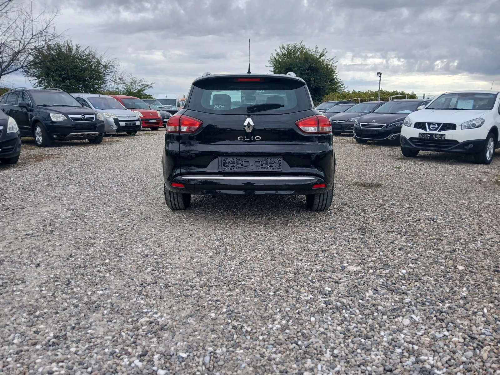 Renault Clio 1.5dci FULL, снимка 4 - Автомобили и джипове - 56215805