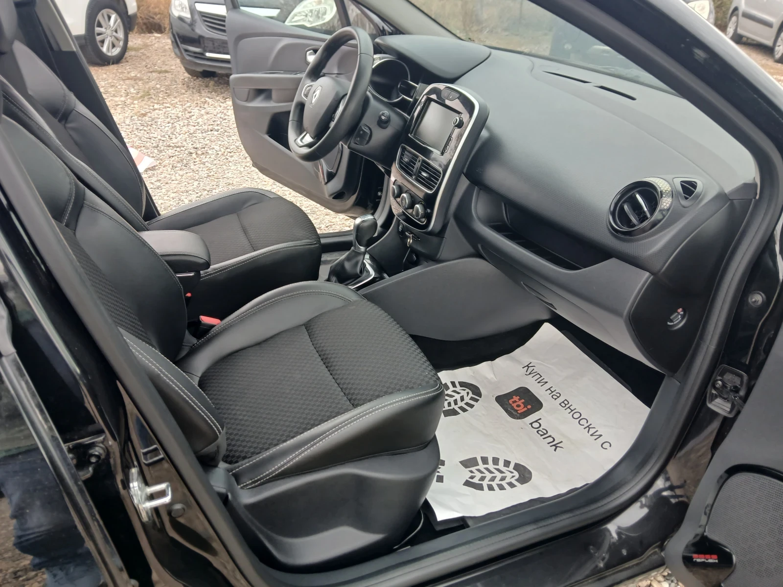 Renault Clio 1.5dci FULL, снимка 12 - Автомобили и джипове - 56215805