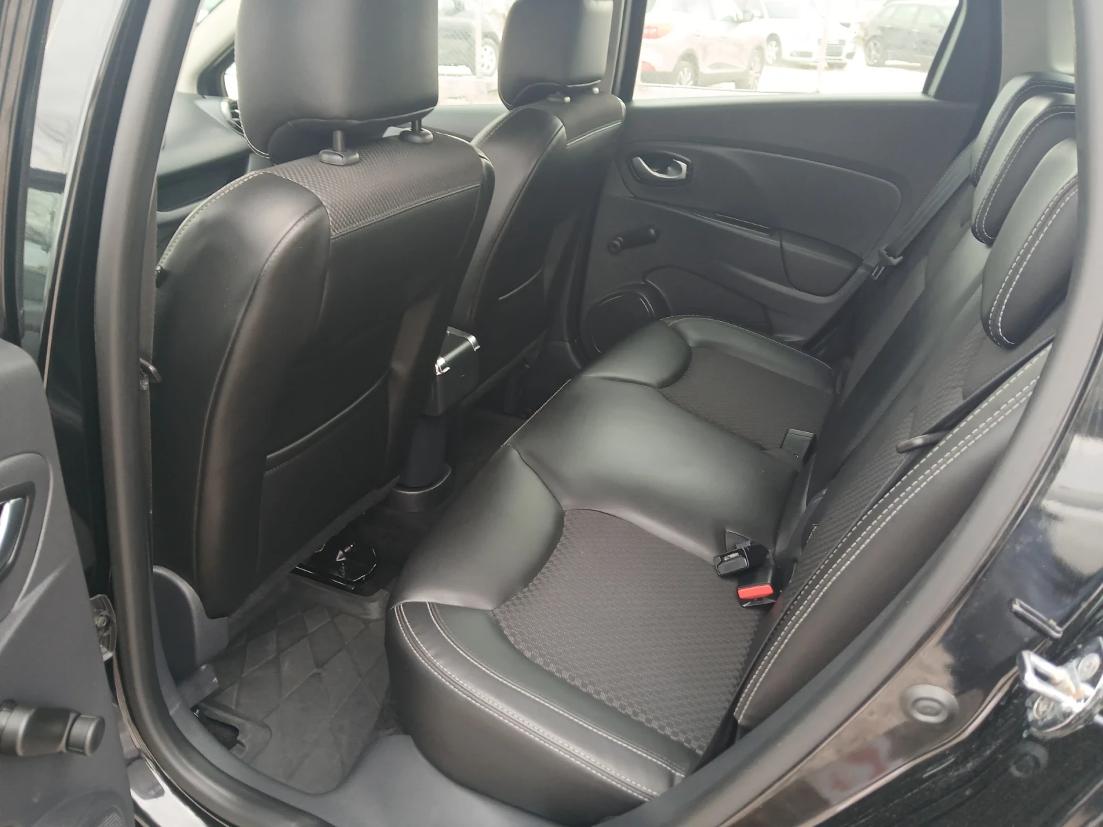 Renault Clio 1.5dci FULL, снимка 11 - Автомобили и джипове - 56215805