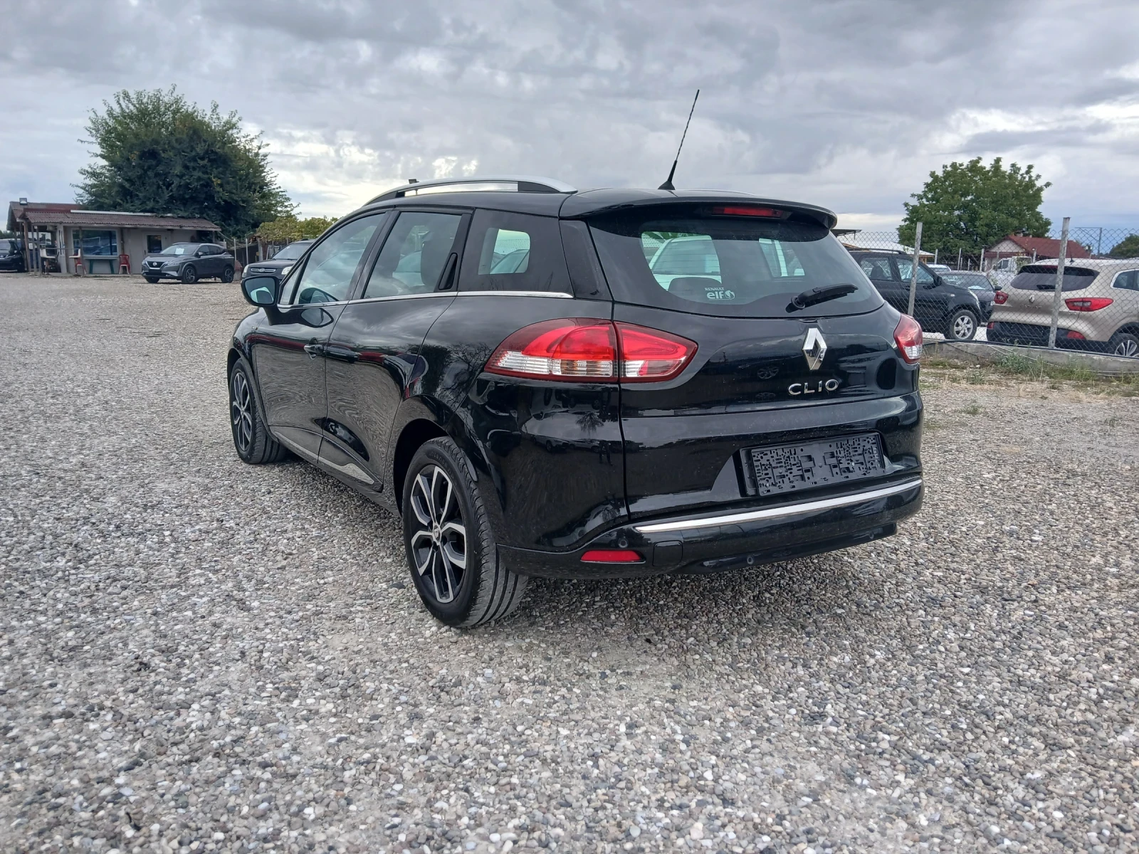 Renault Clio 1.5dci FULL, снимка 3 - Автомобили и джипове - 56215805