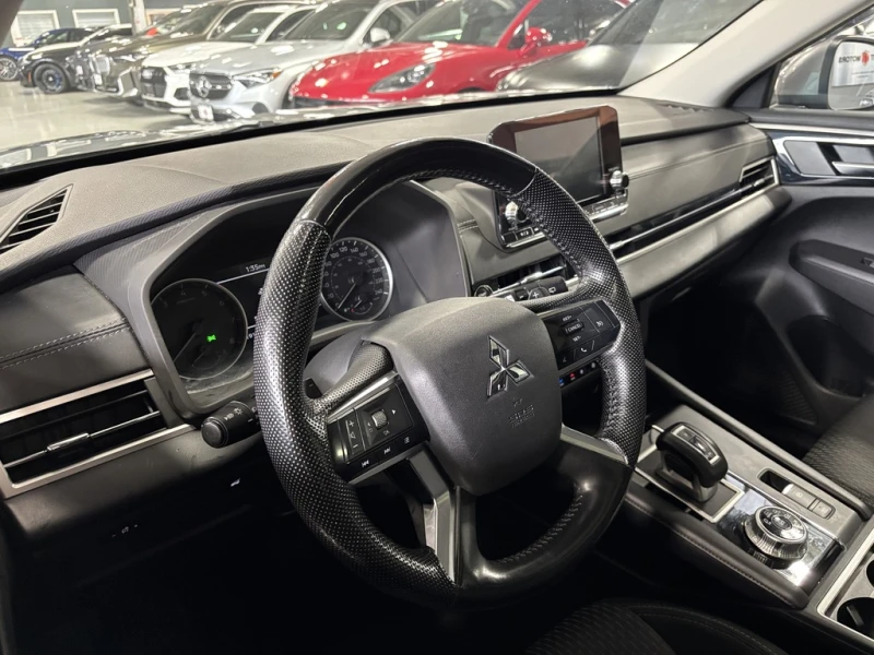 Mitsubishi Outlander SE S* MULTI TERRAIN MODES* BLIND SPOT* 7-SEATS* PA, снимка 7 - Автомобили и джипове - 53356044