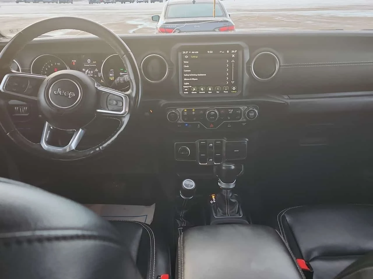 Jeep Wrangler PHEV * UNLIMITED SAHARA * CARFAX *  - изображение 5