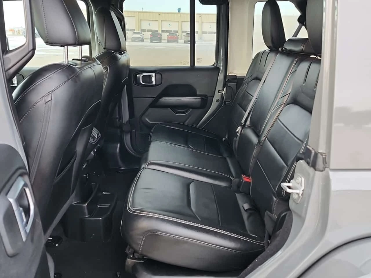 Jeep Wrangler PHEV * UNLIMITED SAHARA * CARFAX *  - изображение 8