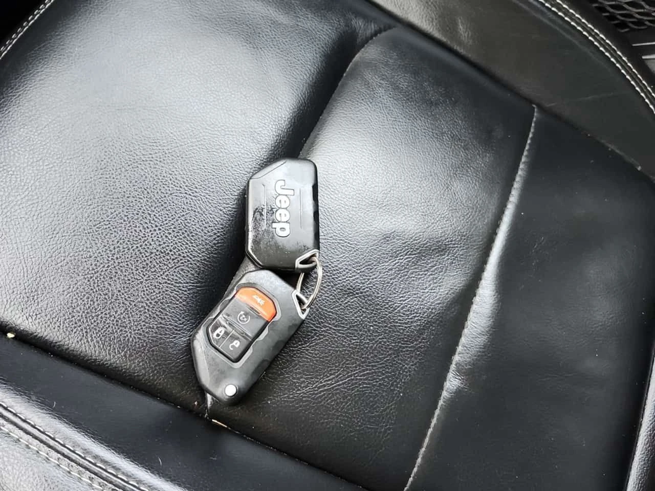 Jeep Wrangler PHEV * UNLIMITED SAHARA * CARFAX *  - изображение 9