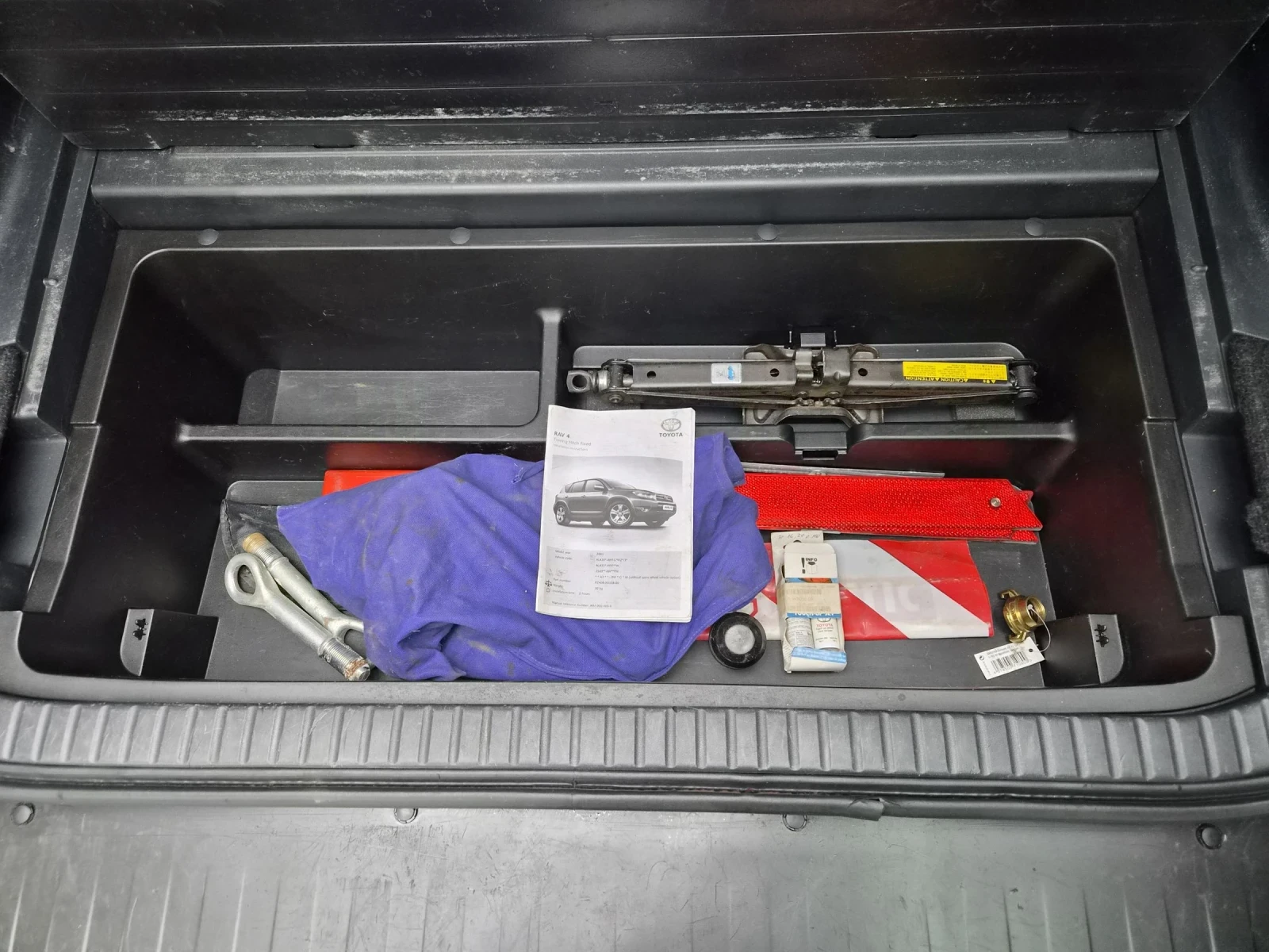 Toyota Rav4 2.0 VALVEMATIC FACE 4X4 158PS 6 SPEED 8 ГУМИ 159KM, снимка 13 - Автомобили и джипове - 54198872