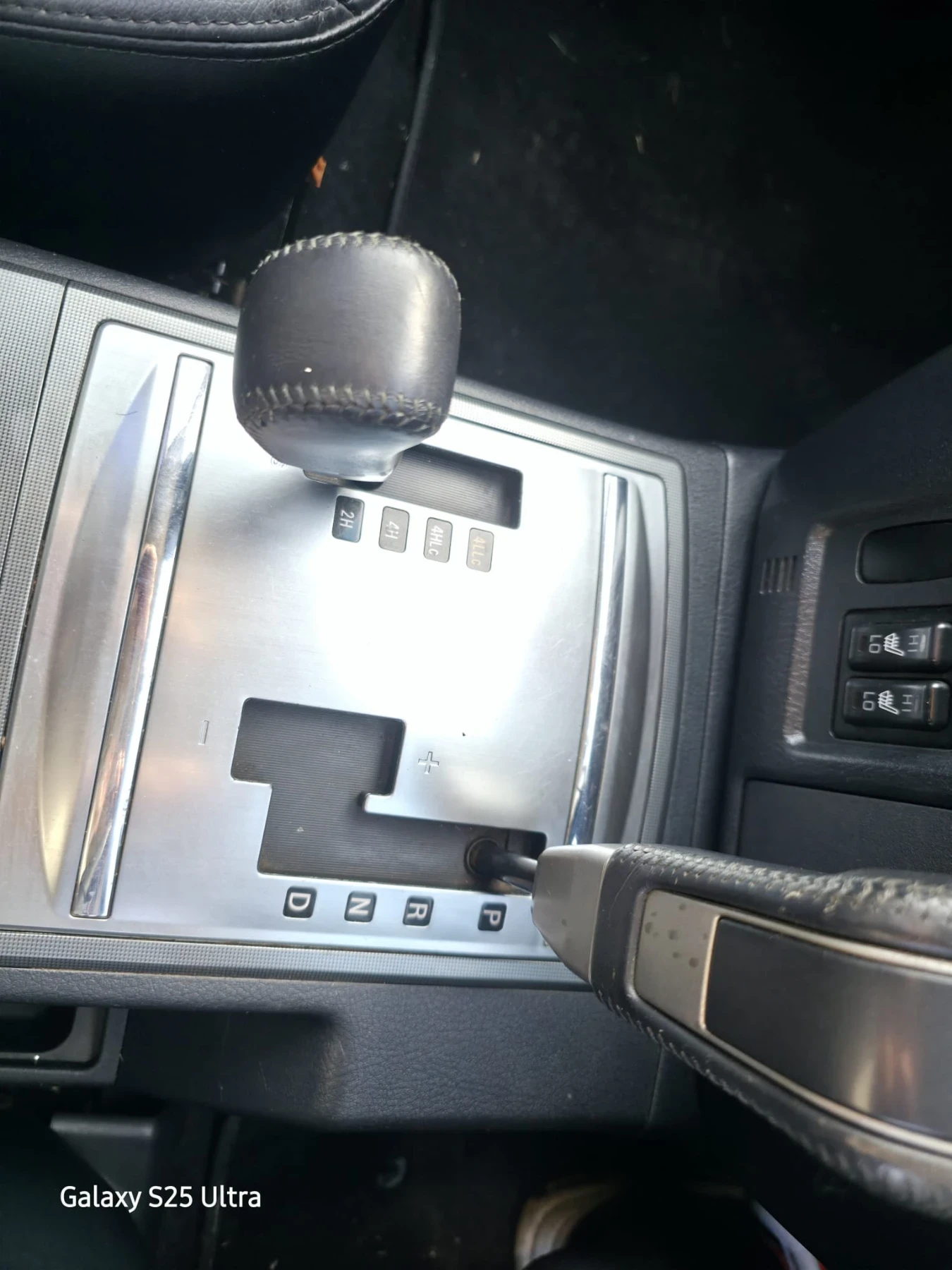 Mitsubishi Pajero 3.2DID.7места автомат., снимка 16 - Автомобили и джипове - 54345650