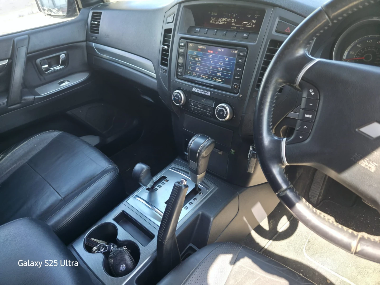 Mitsubishi Pajero 3.2DID.7места автомат., снимка 6 - Автомобили и джипове - 54345650