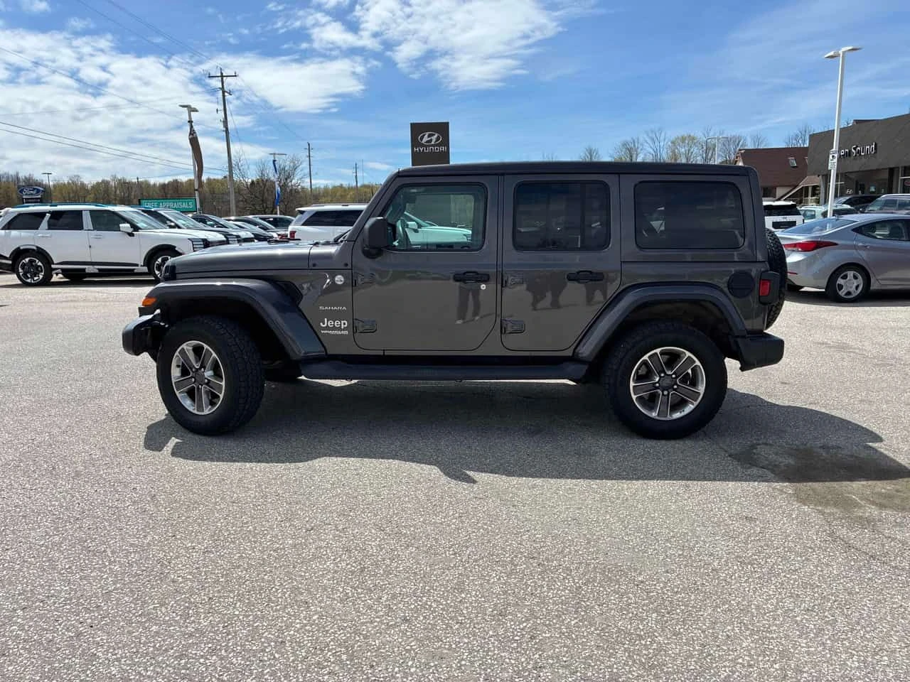 Jeep Wrangler * Sahara * CARFAX * Подгреви * Keyless, снимка 2 - Автомобили и джипове - 54480254