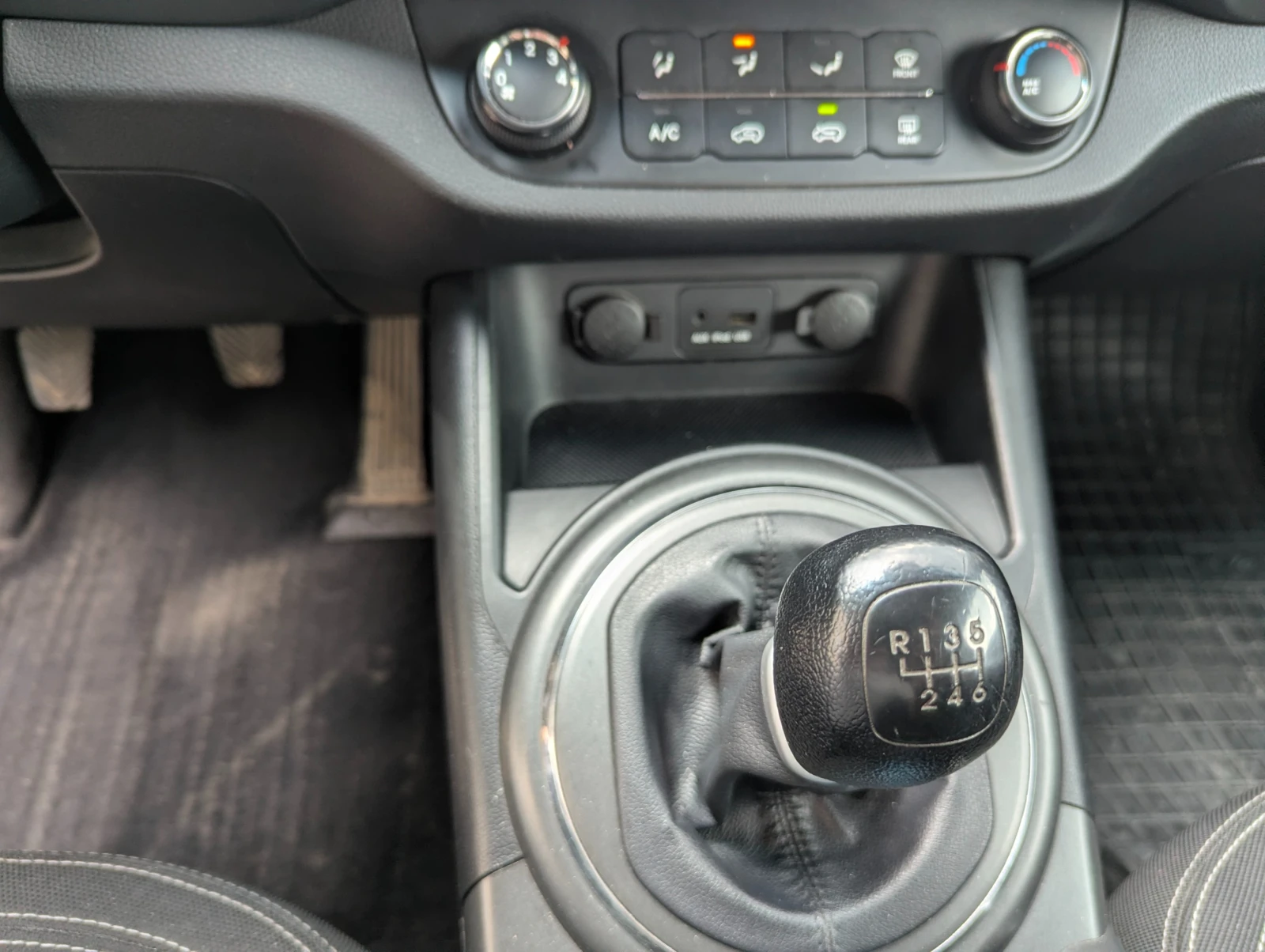 Kia Sportage 1.6, снимка 4 - Автомобили и джипове - 54990263