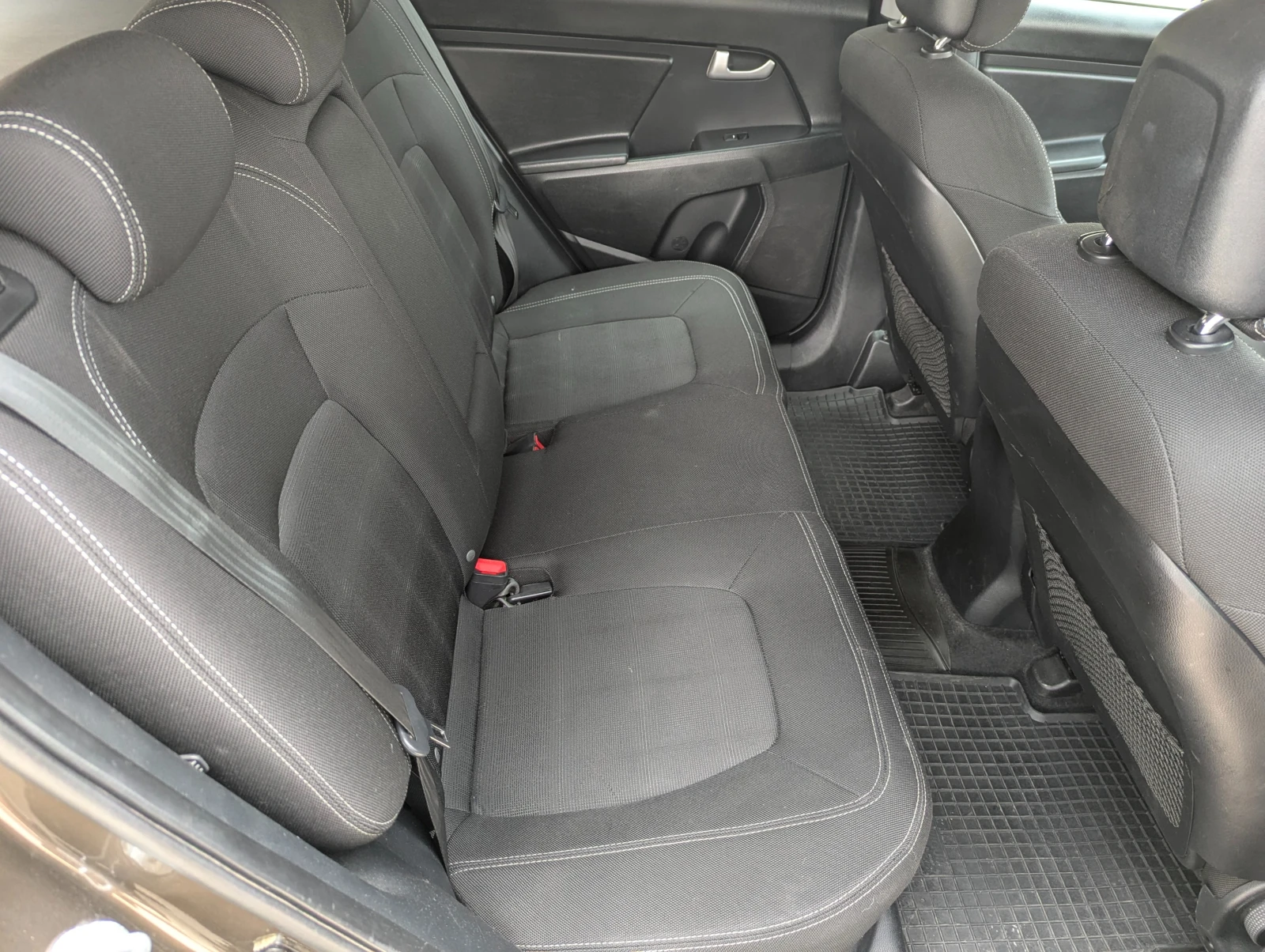 Kia Sportage 1.6, снимка 12 - Автомобили и джипове - 54990263