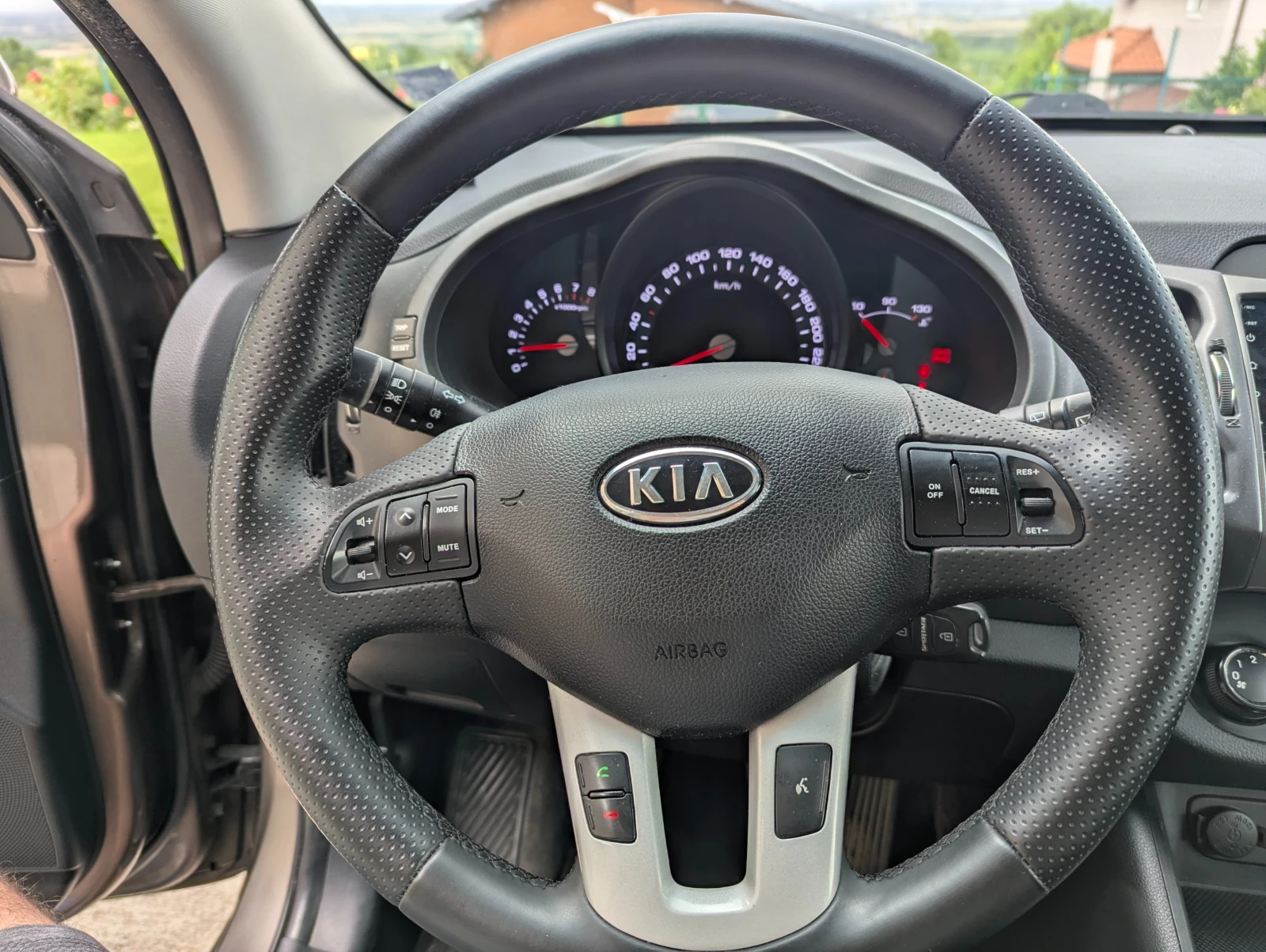 Kia Sportage 1.6, снимка 3 - Автомобили и джипове - 54990263
