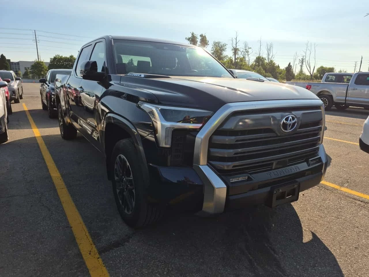 Toyota Tundra * LIMITED HYBRID CREW CAB STD BED * CARFAX * , снимка 2 - Автомобили и джипове - 55582595