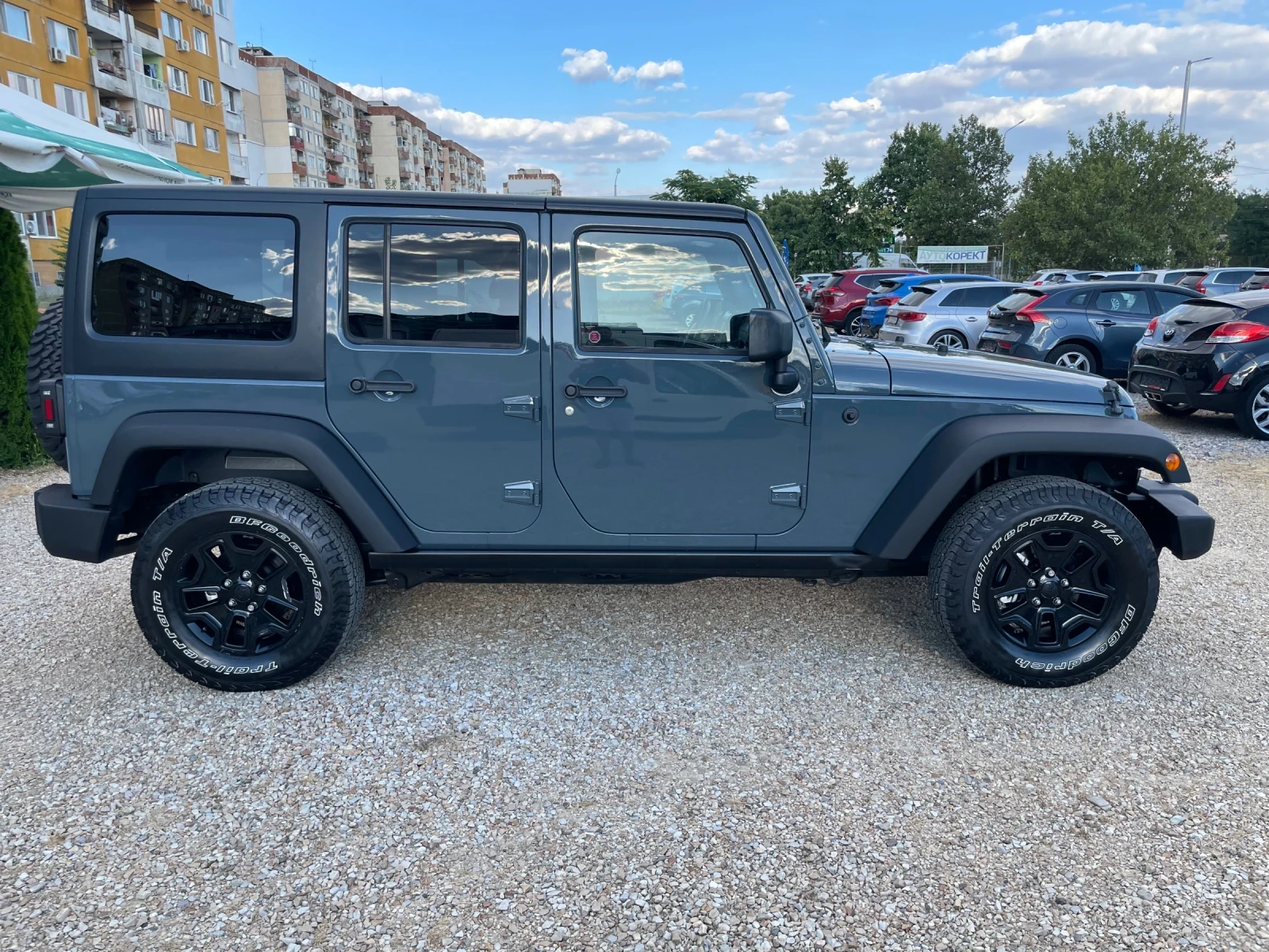Jeep Wrangler 3.6i-4x4-AVTOMATIC/TARGA/УНИКАТ-ТОП СЪСТОЯНИЕ, снимка 4 - Автомобили и джипове - 55666804