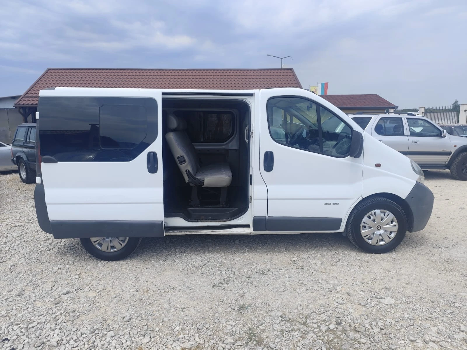 Renault Trafic 1.9 дизел 9 места - изображение 5