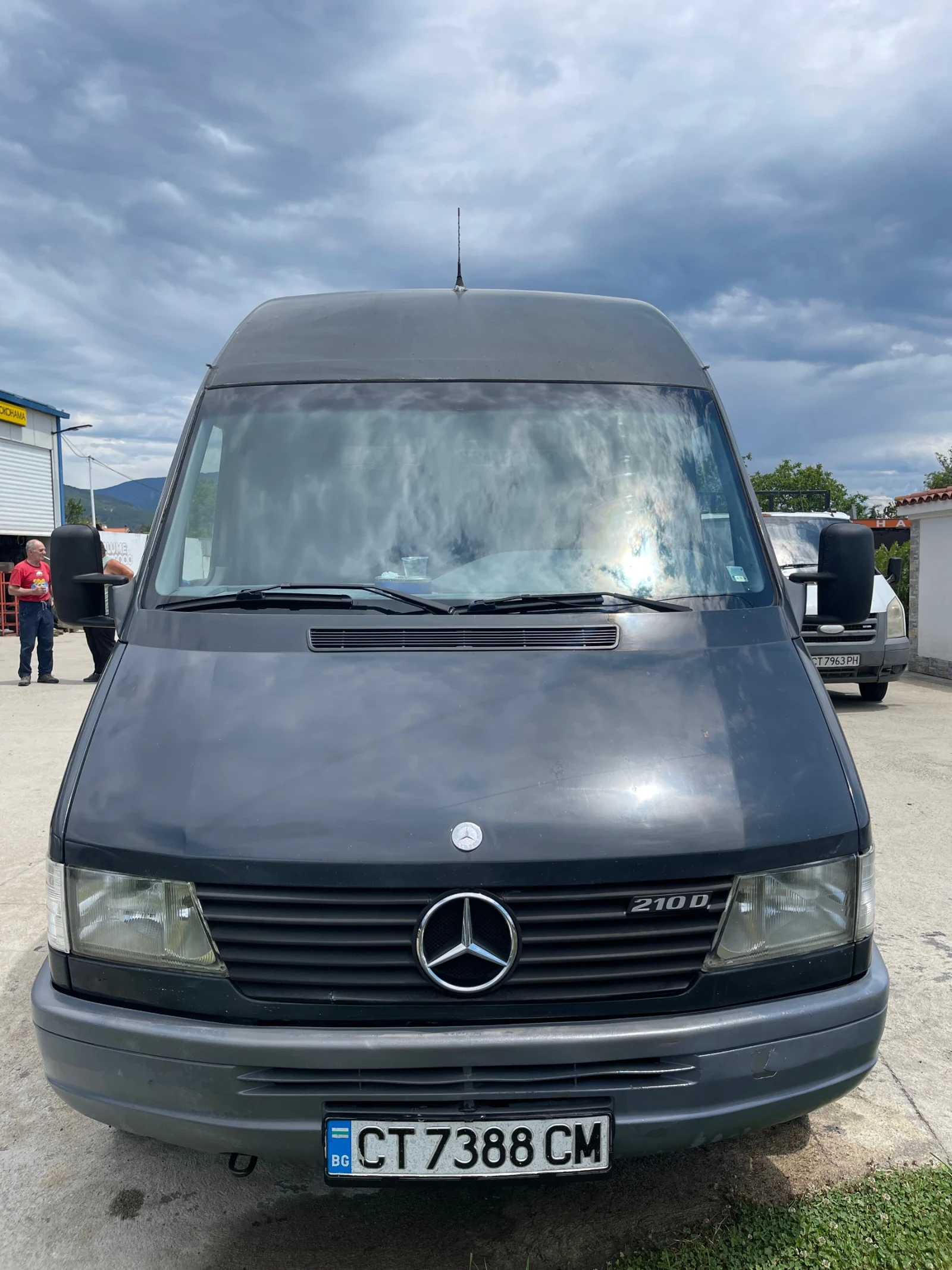 Mercedes-Benz Sprinter 210