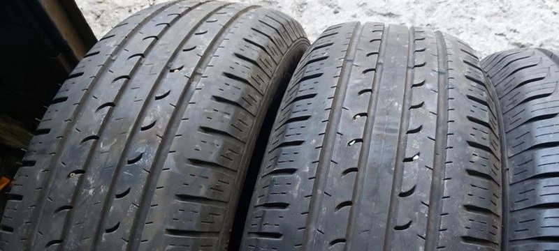 Гуми Летни 215/65R16, снимка 2 - Гуми и джанти - 35148654