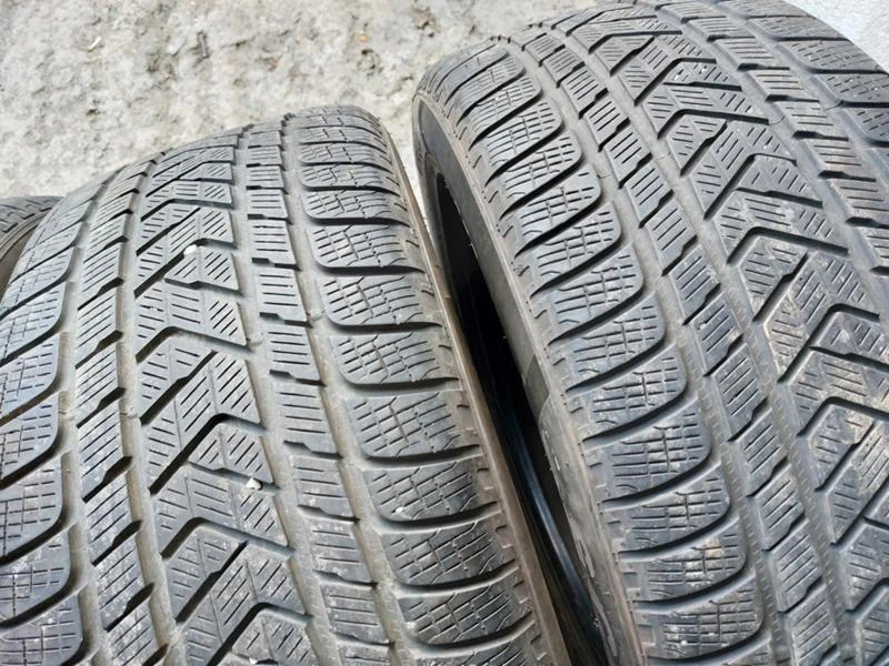 Гуми Зимни 285/45R20, снимка 3 - Гуми и джанти - 37110365