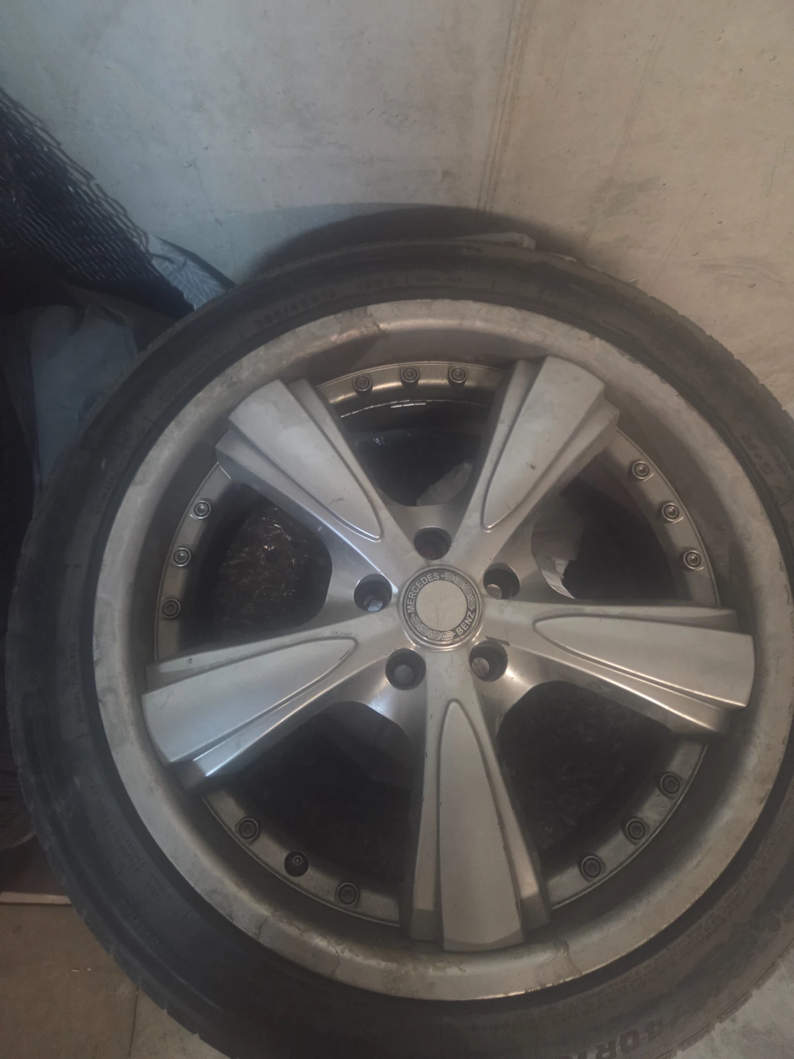 Гуми с джанти Pirelli 255/40R19