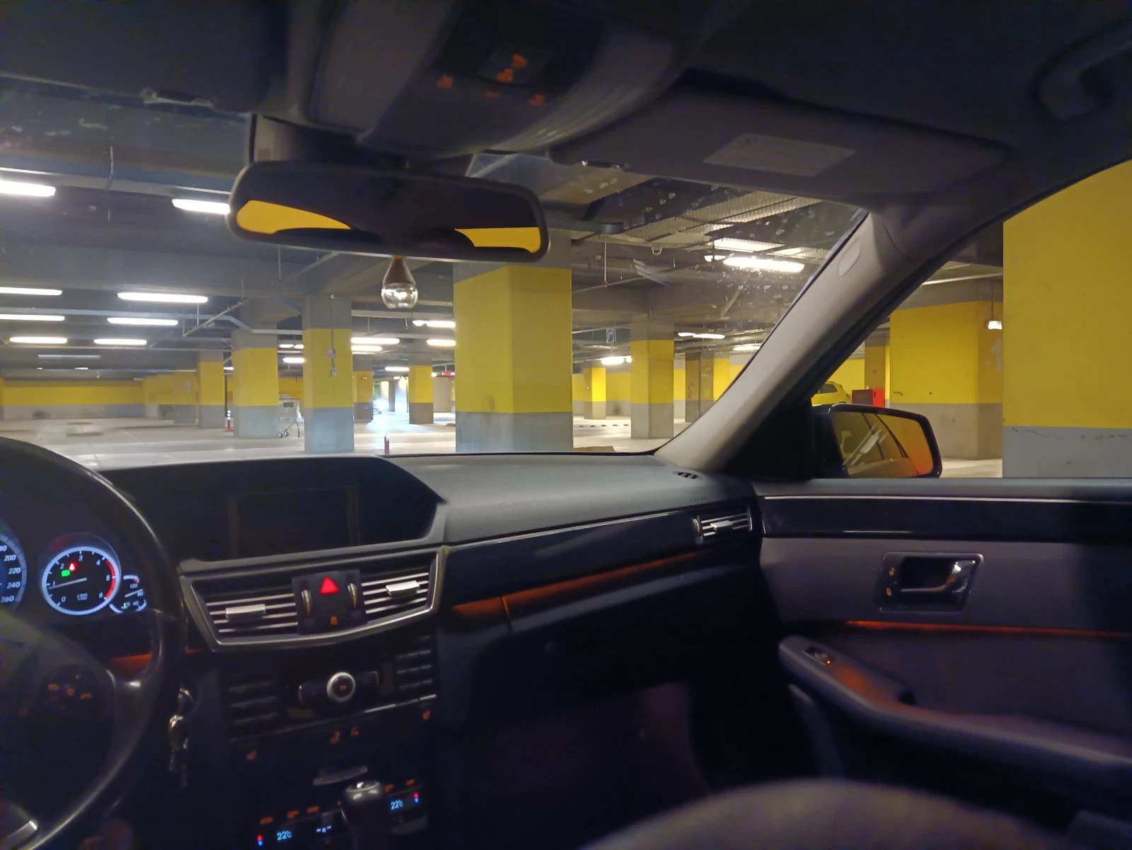 Mercedes-Benz E 200 2.2CDI, снимка 11 - Автомобили и джипове - 53928136