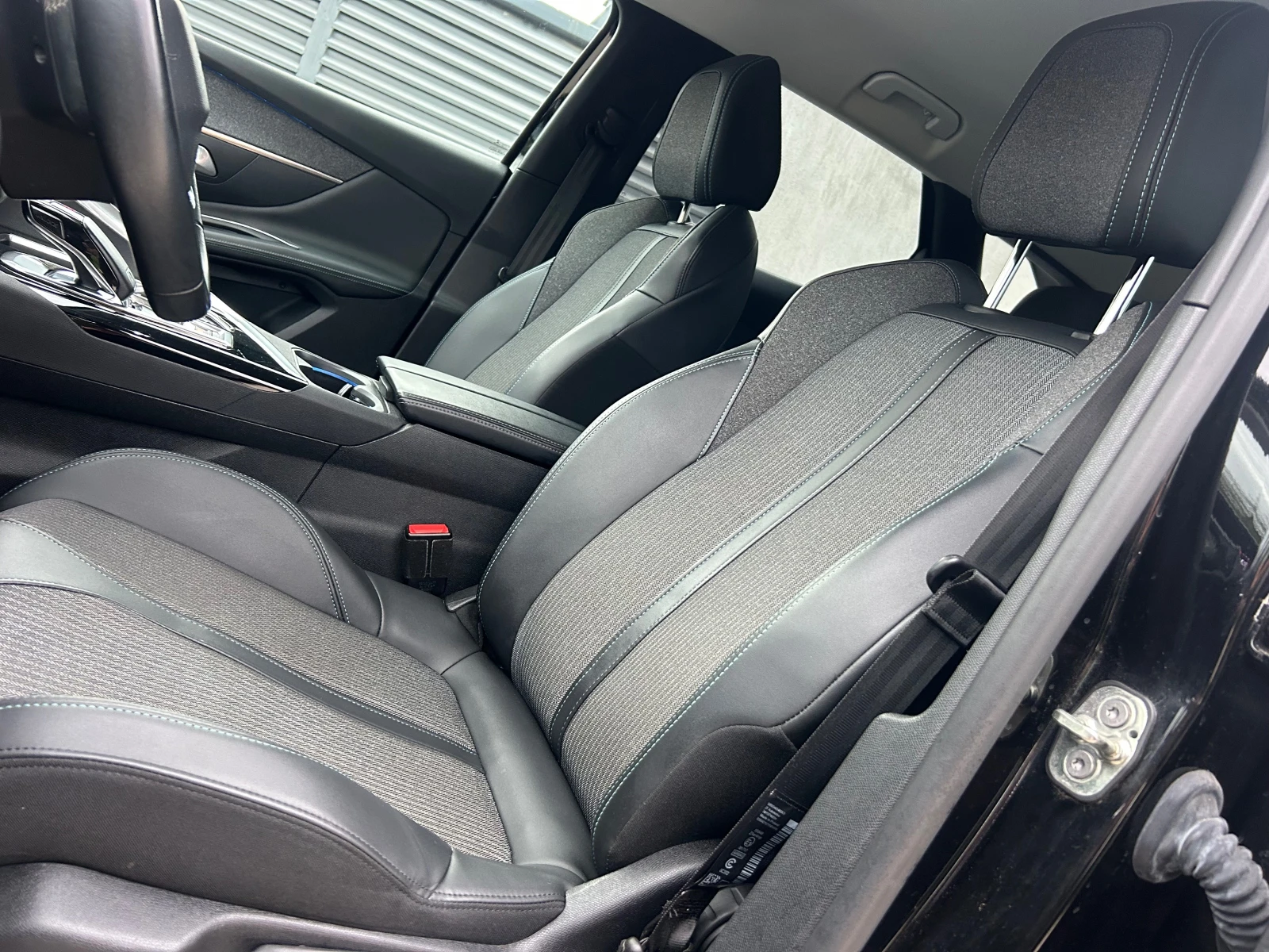 Peugeot 3008 ФУЛЛ* ЕКСТРИ* СЕРВИЗ* , снимка 11 - Автомобили и джипове - 54207811