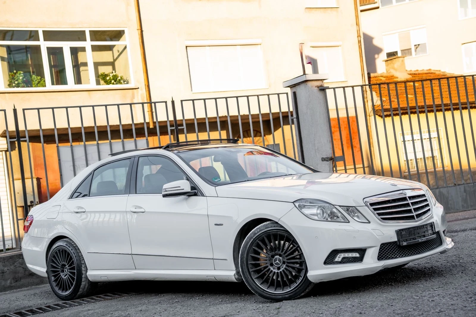 Mercedes-Benz E 350 CDI-AMG-PANORAMA-AVANTGARDE-4MATIC-AMBIENT-TOP