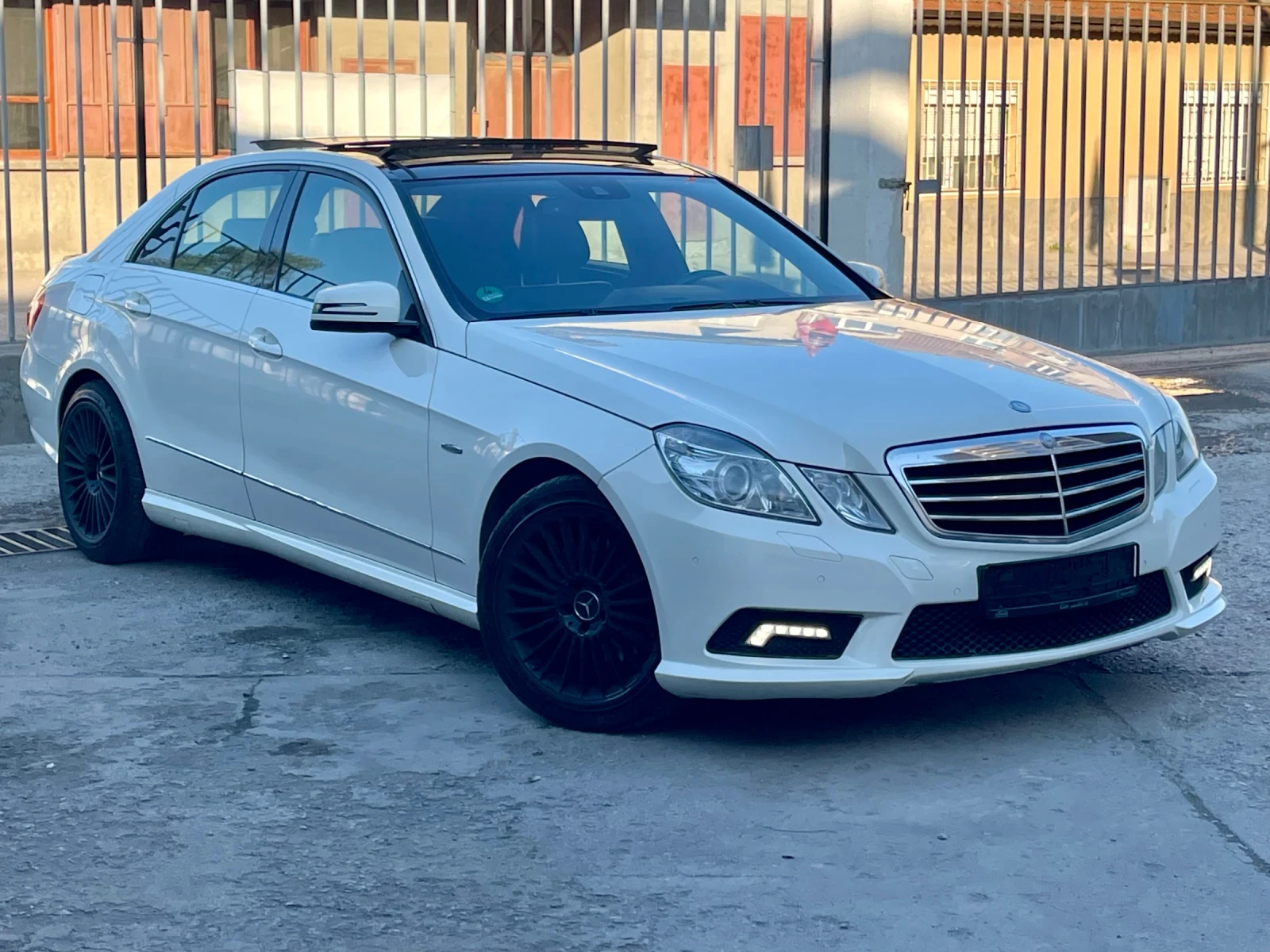 Mercedes-Benz E 350 CDI-AMG-PANORAMA-AVANTGARDE-4MATIC-AMBIENT-TOP