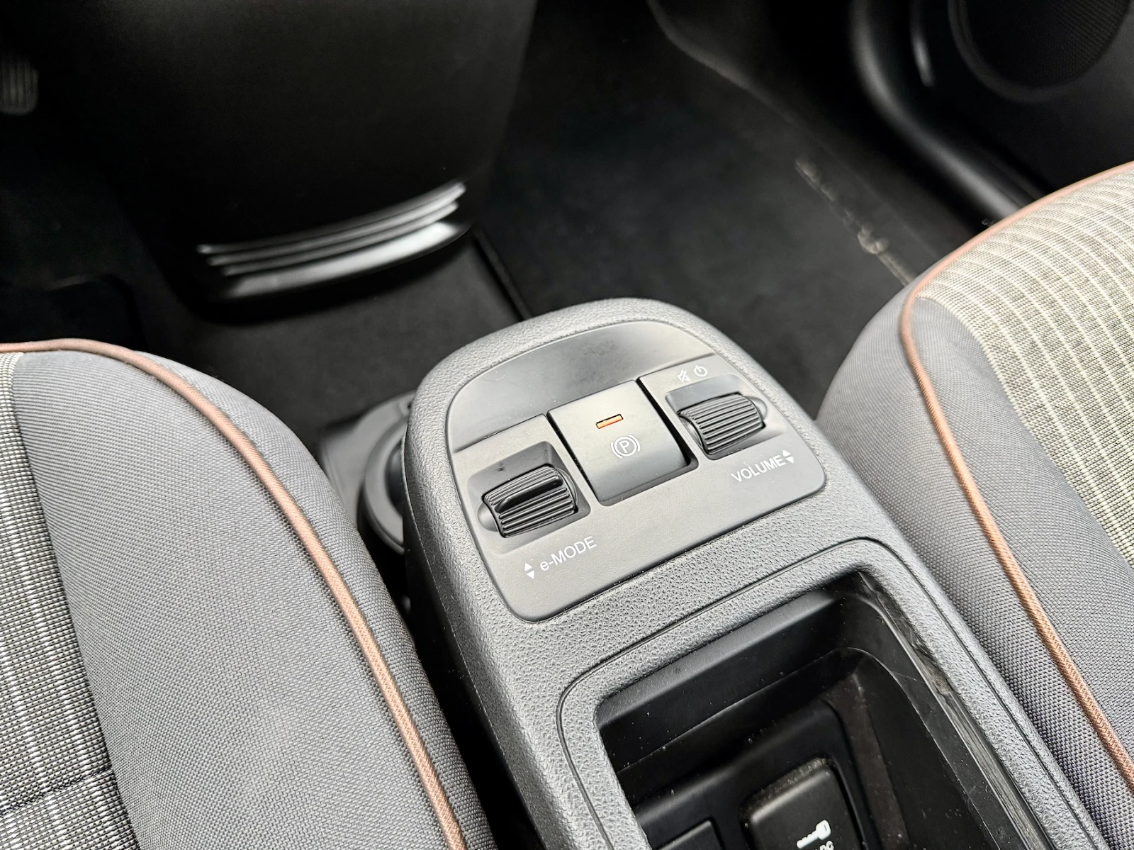 Fiat 500e 42 kWh AppleCarPlay/Дигитално, снимка 12 - Автомобили и джипове - 54780581